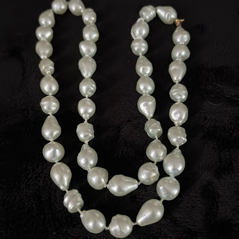 Vintage pearl necklace